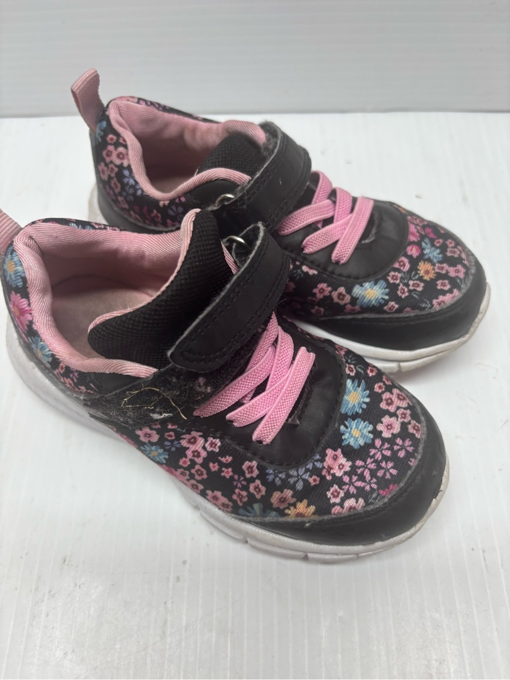 Yellow - Kids Girl Floral Athletic Sneakers - Black with Pink Accents 26/9